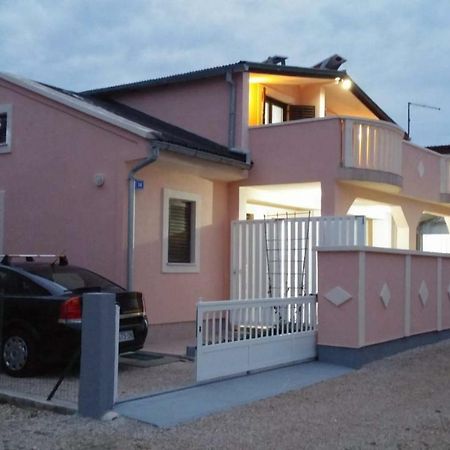 Gizmo Villa Vir Exterior photo