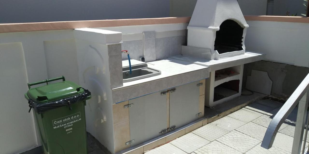 Gizmo Villa Vir Exterior photo