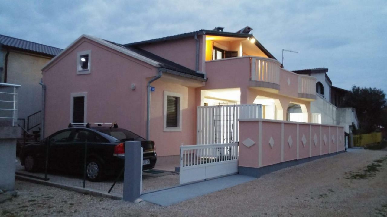 Gizmo Villa Vir Exterior photo