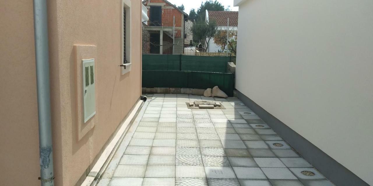 Gizmo Villa Vir Exterior photo