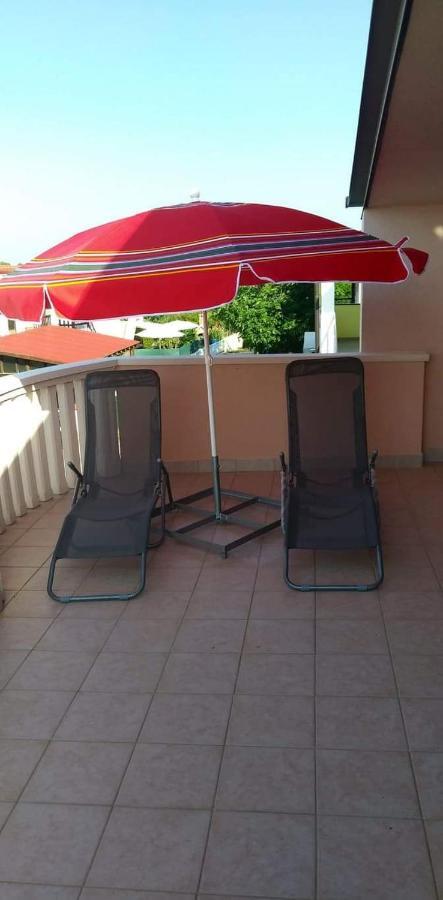 Gizmo Villa Vir Exterior photo